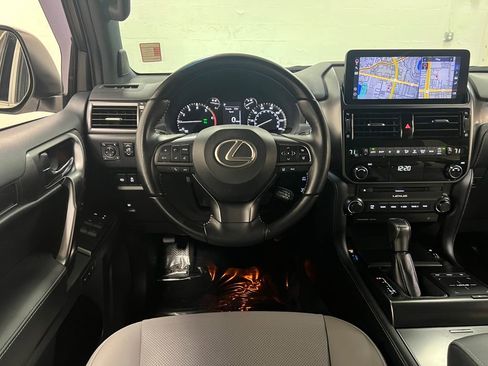 Used 2023 Lexus GX 460 w/ Black Line Special Edition image 15