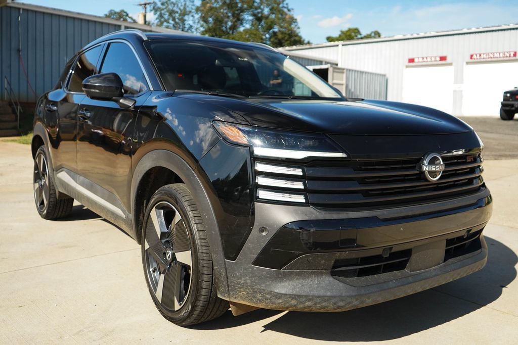 Used 2025 Nissan Kicks SR FWD image 35