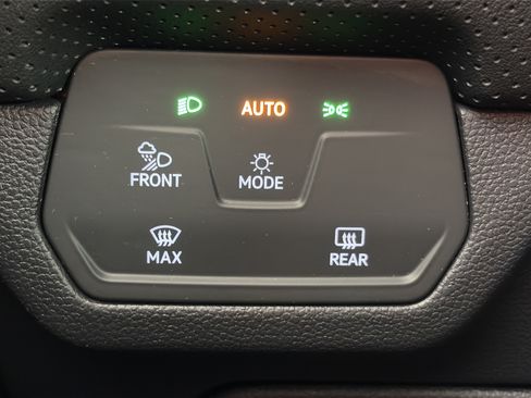Used 2026 Volkswagen Atlas Cross Sport SE w/ Panoramic Sunroof Package AWD/4WD image 35