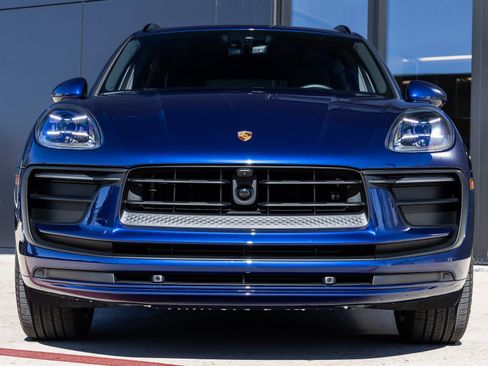 Certified 2025 Porsche Macan image 8