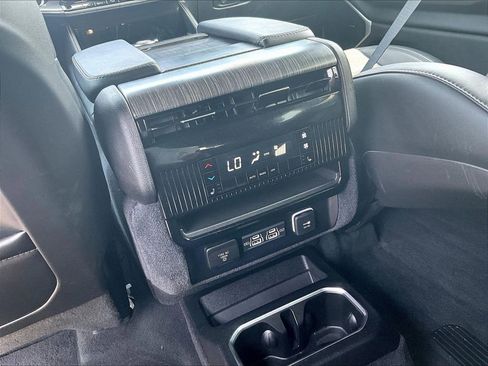 Used 2024 Jeep Wagoneer Series III image 32