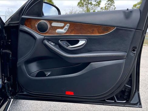 Used 2017 Mercedes-Benz C 300 Sedan image 22