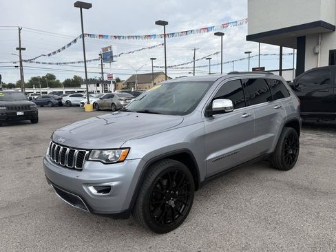 Used 2017 Jeep Grand Cherokee Limited RWD image 2