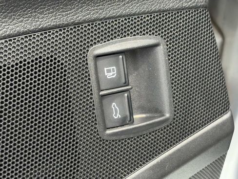 Used 2009 Volkswagen Passat Komfort FWD image 18