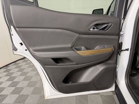 Used 2022 GMC Acadia SLE w/ Driver Convenience Package image 20