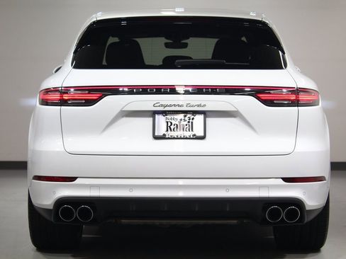 Used 2022 Porsche Cayenne Turbo image 11