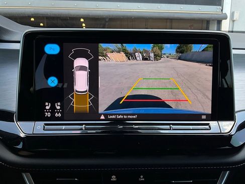 Used 2024 Volkswagen Atlas Cross Sport SE image 33