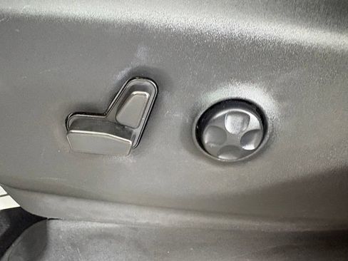 Used 2022 Chrysler Pacifica Touring-L FWD image 11