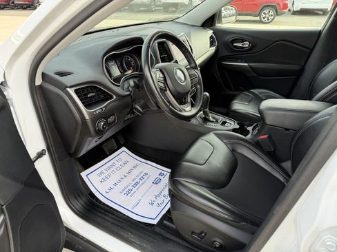 Used 2019 Jeep Cherokee Latitude Plus w/ Cold Weather Group image 10