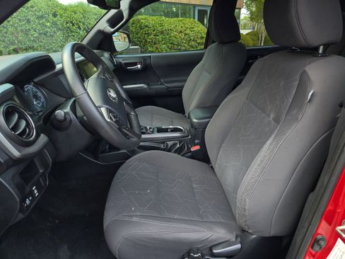 Used 2016 Toyota Tacoma TRD Sport w/ Towing Package image 10