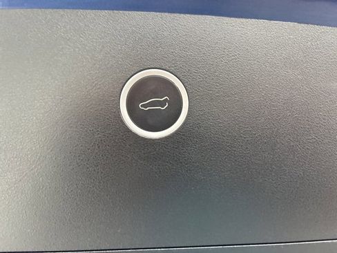 Used 2018 Tesla Model X 75D image 9