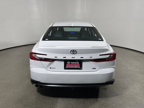 Used 2025 Toyota Camry SE FWD image 4