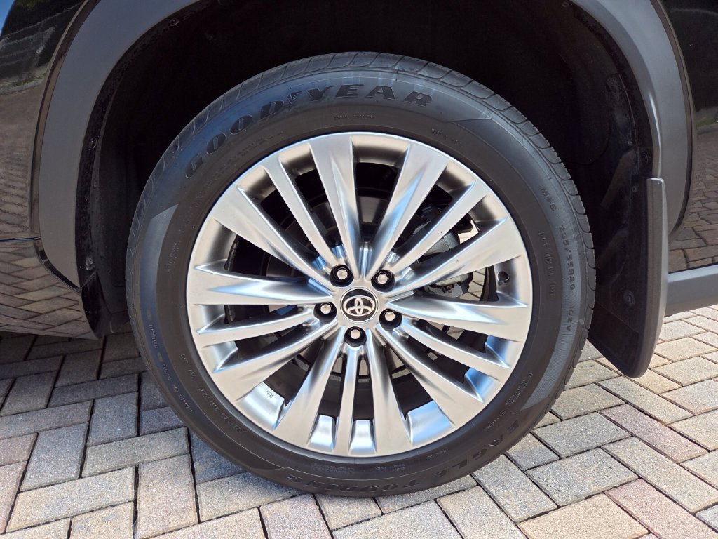 Certified 2026 Toyota Highlander Platinum AWD/4WD image 21