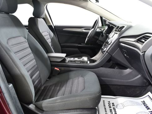 Used 2017 Ford Fusion SE image 10