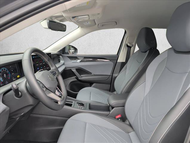 Used 2025 Volkswagen Tiguan SE FWD image 15