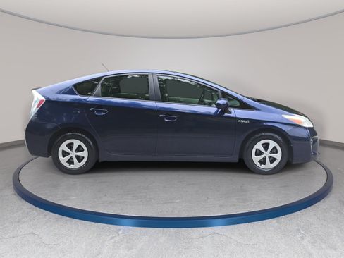 Used 2015 Toyota Prius Two FWD image 4