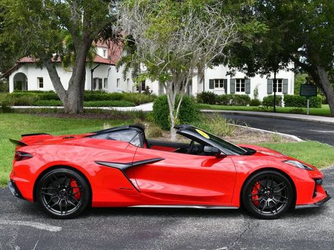 Used 2023 Chevrolet Corvette Z06 w/ Stealth Interior Trim Package RWD image 8