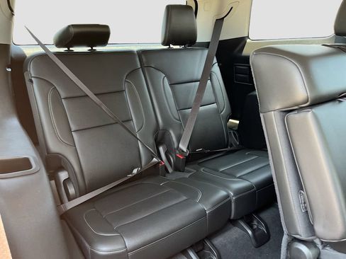 Used 2023 GMC Acadia SLT FWD image 29