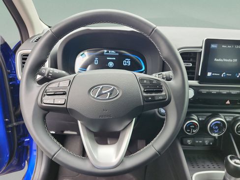 Used 2026 Hyundai Venue SEL FWD image 9