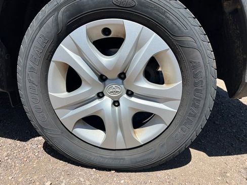 Used 2015 Toyota RAV4 LE FWD image 9