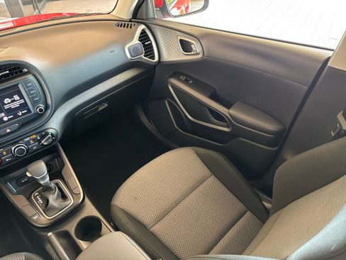 Used 2025 Kia Soul LX w/ LX Technology Package FWD image 33