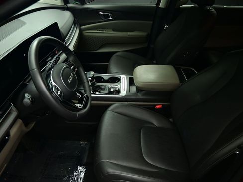 Certified 2025 Kia Carnival EX image 20