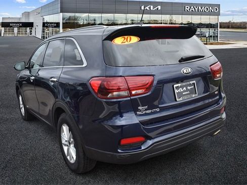 Used 2020 Kia Sorento LX w/ LX I4 Convenience Package image 5