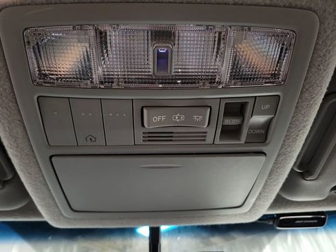 Used 2013 Toyota Highlander Limited AWD/4WD image 21