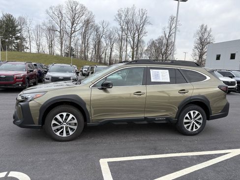Certified 2025 Subaru Outback Premium w/ Popular Package #1 AWD/4WD image 4