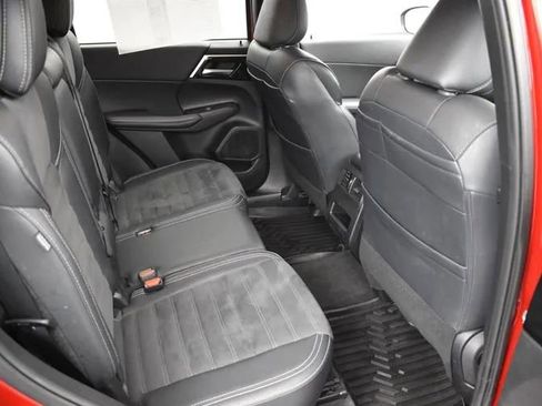 Used 2024 Mitsubishi Outlander FWD image 17
