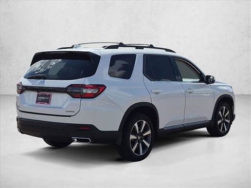 Used 2024 Honda Pilot Touring image 5