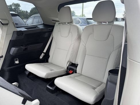 Used 2018 Volvo XC90 T6 Momentum w/ Convenience Package AWD/4WD image 11