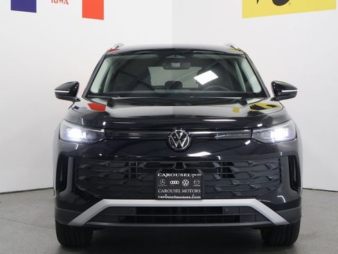 New 2025 Volkswagen Tiguan SE image 7