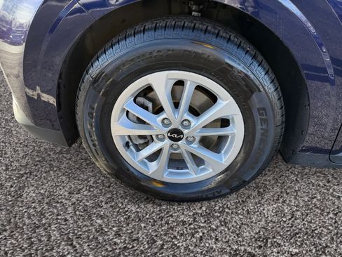 Used 2024 Kia Carnival LX image 14