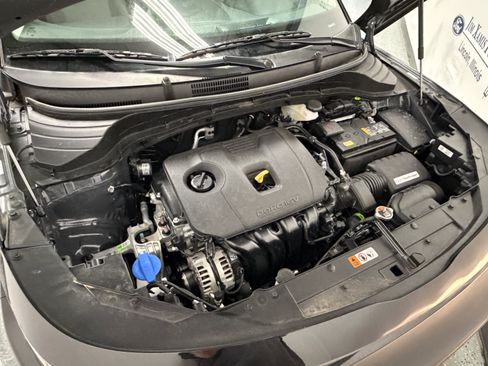 Used 2025 Kia Soul LX w/ LX Technology Package FWD image 28