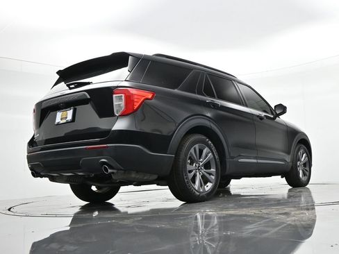 Used 2022 Ford Explorer XLT w/ Equipment Group 202A RWD image 28