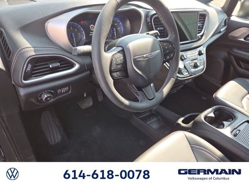 Used 2023 Chrysler Pacifica Touring-L w/ S Appearance Package AWD/4WD image 18