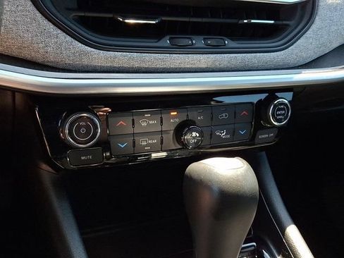 Certified 2023 Jeep Compass Latitude w/ Convenience Group AWD/4WD image 19