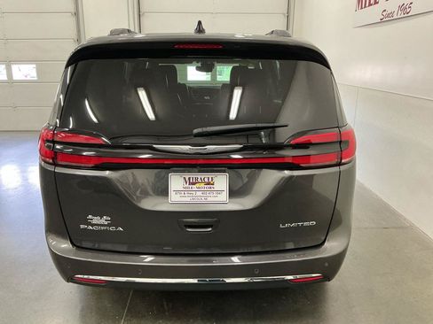 Used 2023 Chrysler Pacifica Limited FWD image 5