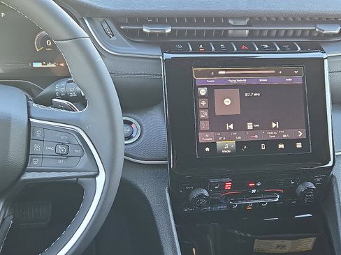 New 2025 Jeep Grand Cherokee L Laredo image 11