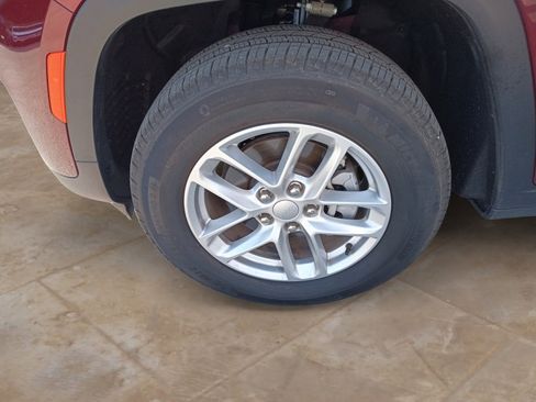 Certified 2024 Jeep Grand Cherokee Laredo X image 25