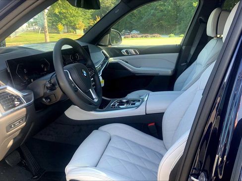 Used 2026 BMW X5 sDrive40i image 7