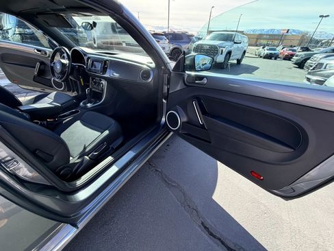 Used 2018 Volkswagen Beetle 2.0T SE image 12