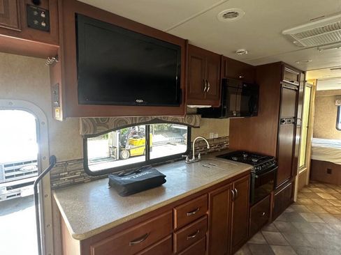 Used 2013 Ford E-450 and Econoline 450 Super Duty w/ Motorhome Prep Pkg image 20