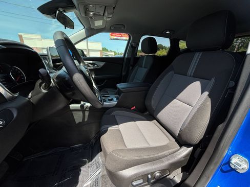 Used 2025 Chevrolet Blazer LT FWD image 23