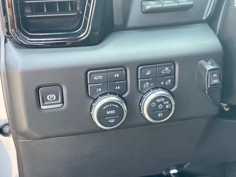 Used 2025 GMC Sierra 1500 AT4 w/ Technology Package AWD/4WD image 30