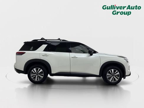 Used 2023 Nissan Pathfinder SL FWD image 10