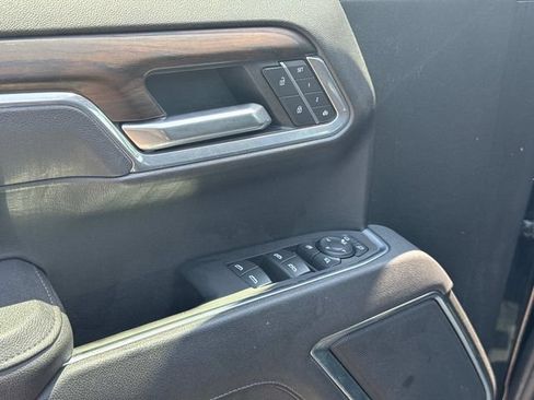 Used 2025 GMC Sierra 1500 SLT AWD/4WD image 29