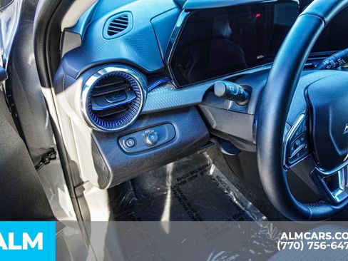 Used 2025 Chevrolet Trax LT w/ LT Convenience Package image 36