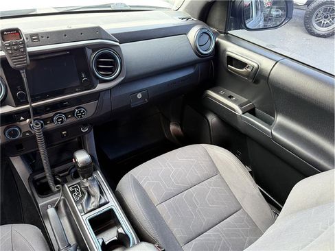 Used 2017 Toyota Tacoma TRD Off-Road w/ Tow Package (A/T) image 17